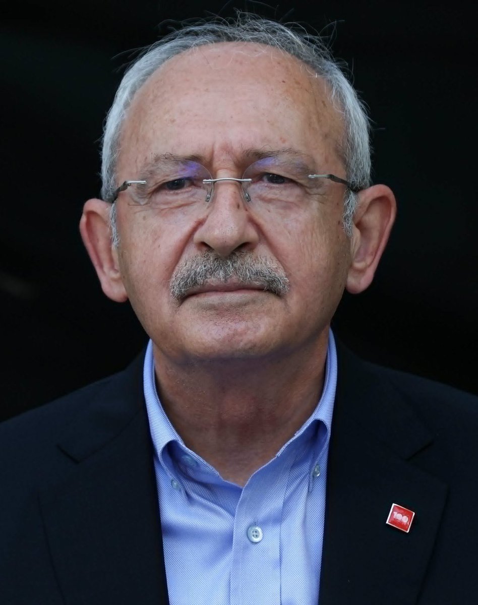postmodlaw's tweet photo. — Deniz Göktaş: "Adliyede Kemal Kılıçdaroğlu'yla görüşmek istiyor musun diye kaç kere soruldu ve istemediğimi söyledim.

Duruşma öncesi polis memuru görüştürdü bizi. Duruşmaya çıkacağım yetmezmiş gibi Kılıçdaroğlu'yla görüştüm.

Neden görüştüm onu da bilmiyorum. Tutukluluğumun üzerinden prim yapmaması için görüşmek istemedim."
