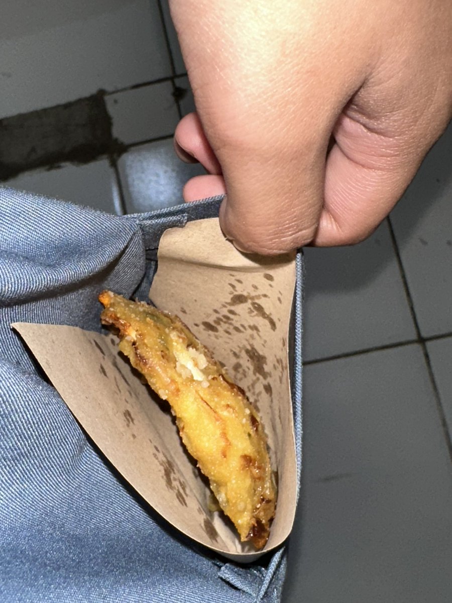 karderlando's tweet photo. pasien gatau gue nge usg sambil ngantongin bala bala https://t.co/HpJsWaCXTY