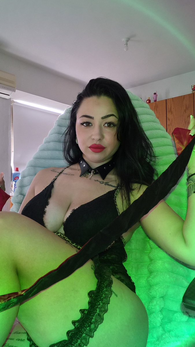 ellyelisa21's tweet photo. Hey you 😏 I thought you might want to see a side of me I don’t show everywhere… 👀🖤 Come take a look, and if you like what you see, don’t be shy — message me 💋🔥
https://t.co/7oinL6yVfy https://t.co/YM1ec56rR1