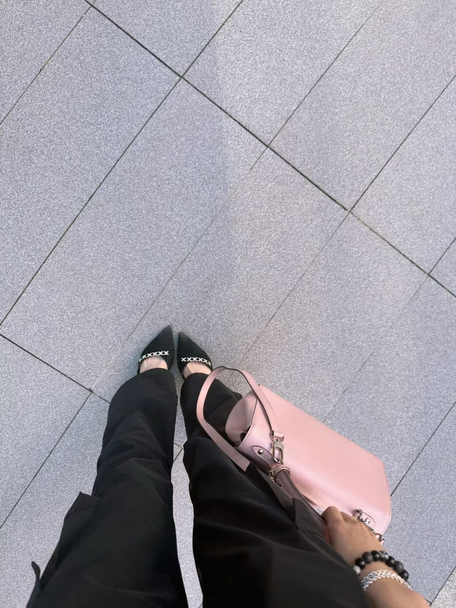 Momoze6o's tweet photo. 怎么没人问我有没有收小狗小猫的打算￼😋 https://t.co/ztKIkrog8x