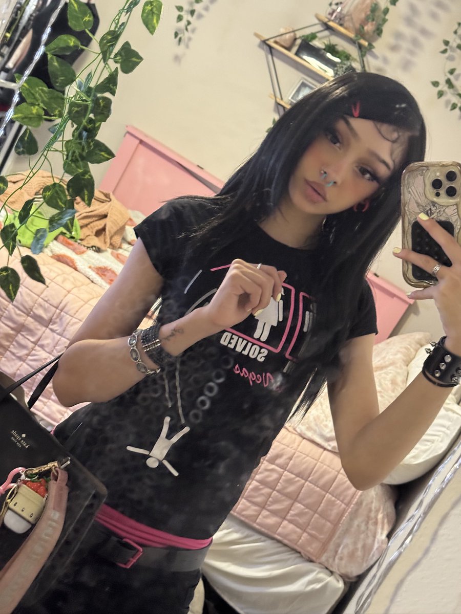 strawberygutzz's tweet photo. ima just keep posting even tho only like 3 ppl r gona see dis 🥲 #howdoimakefriendsonhere https://t.co/EcpG1nLuoD
