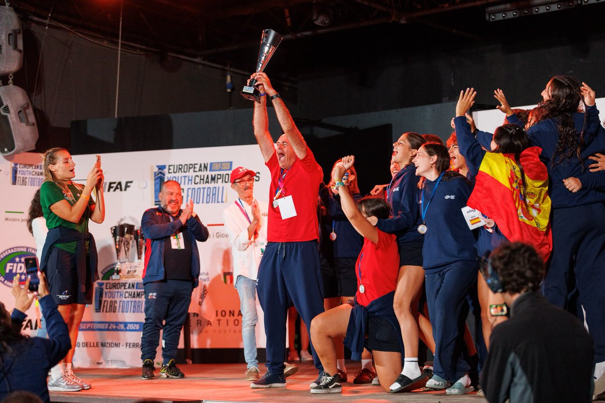 FEFA_Spain's tweet photo. 🇪🇺 🏈 Europeo Youth #FlagFootball 2026
🏆🥇🥉 ¡¡España sube al podio en los Europeos Youth de Italia: oro para la Selección U17 masculina y bronce para la U15 mixta!!
📱 https://t.co/94Xd6RAdki
¡Vamos España! ❤️💛❤️
#ConéctatealFootball🏈 #FEFA #TeamESP #LA2028 https://t.co/aQoXDtUTgm