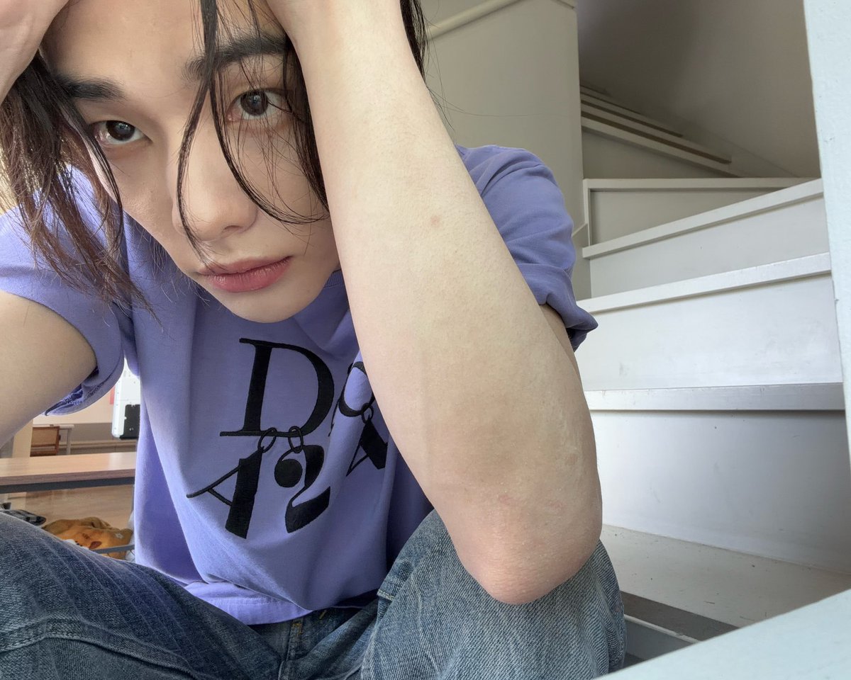 hyunjinpost's tweet photo. rt &amp; reply with tags

DIOR BOY HYUNJIN
#HYUNJIN_PFW26 https://t.co/oKKz2JIxyT