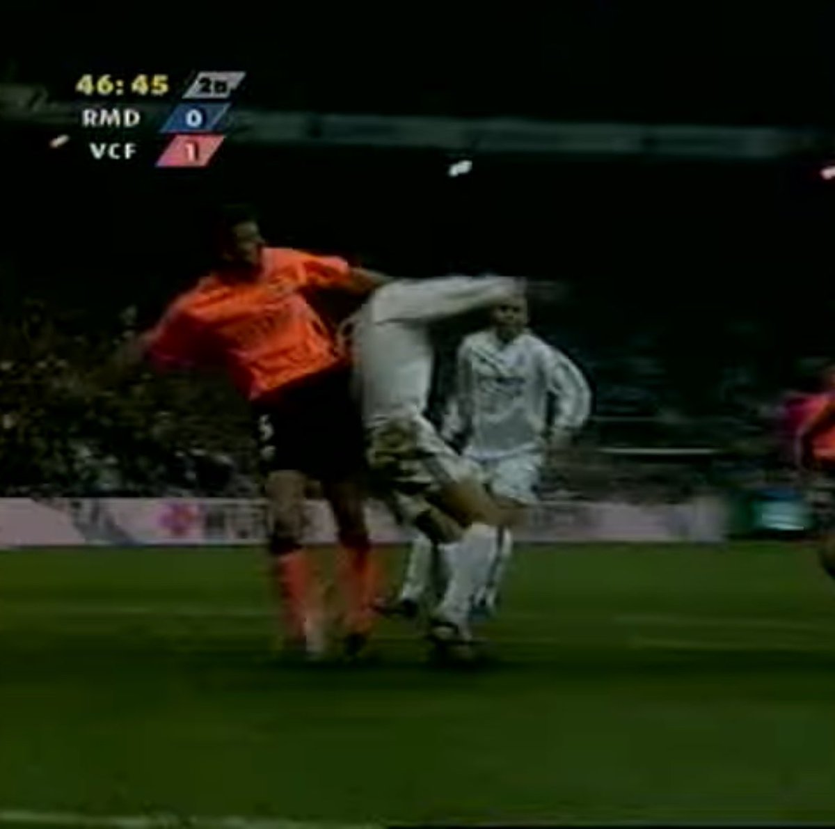 RMadrid_actu's tweet photo. 🚨💣 Le TÉMOIGNAGE FOU d'un ARBITRE qui officiait sous Negreira (le vice-président PAYÉ pendant 18 ans par Barcelone) :

"Ma carrière d'arbitre s'est TERMINÉE quand j'ai sifflé UN PENALTY POUR le Real Madrid contre Valence." 💥🤯

"Negreira était celui qui donnait LE PLUS D'ORDRES. J'étais SURPRIS quand ils ont dit qu'il ne donnait AUCUN ordre lorsque l'affaire a éclaté." 🤔

"La sensation, avec le facteur de CORRUPTION, était qu'il avait un POUVOIR TOTAL et ABSOLU."💥

"Quand j'allais à Barcelone, je SAVAIT que je prenais DES RISQUES." 💥

Tristante Oliva via @Ramon_AlvarezMM