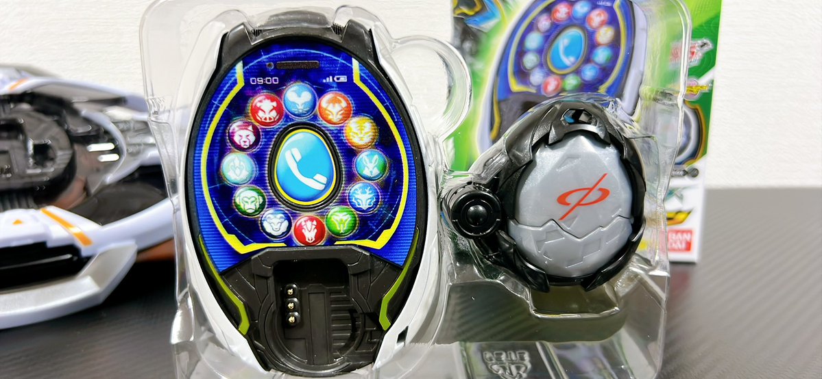 hirokun10chm's tweet photo. 【仮面ライダーマイス】30種以上のキャラボイス！DXマイスフォンを開封して遊ぶ！ https://t.co/FyrgdBYjoI