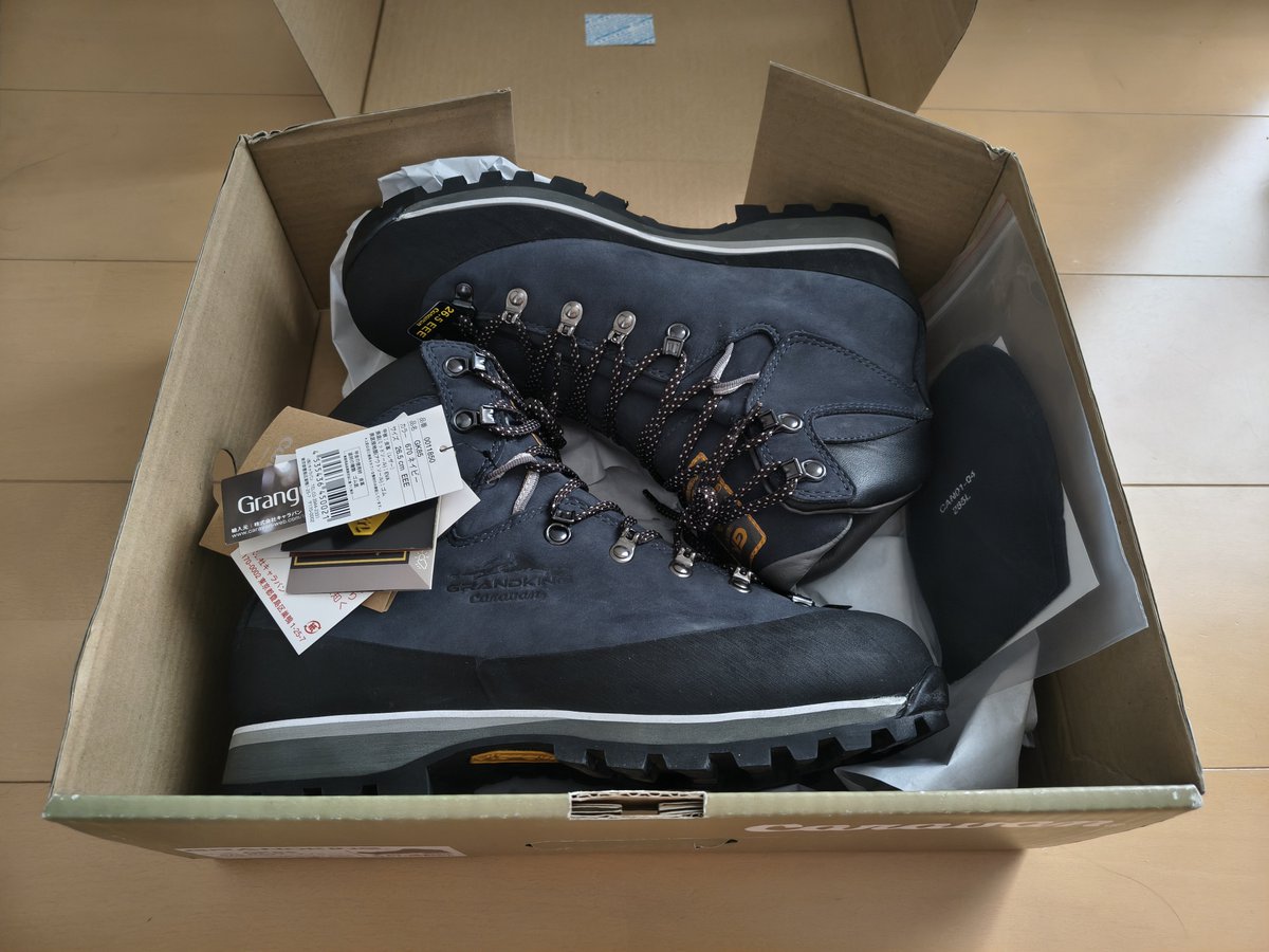 Takeo_high's tweet photo. 同じ登山靴の3足目を購入。
アッパーは革なので、リソールを繰り返せば長持ちする。
山登りはこの靴で終えることを決めた。 https://t.co/jCzTD9cVuO
