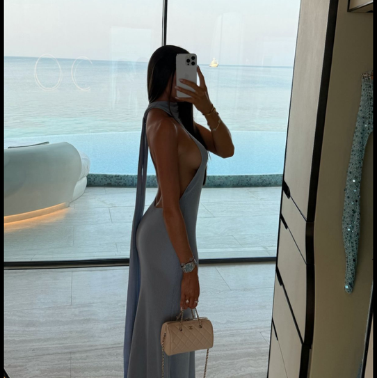 asksinatabu's tweet photo. Nairobi, we have a fashionista in need of a stylish sleeveless blue dress! They’re looking to splurge between KES 1,000–5,000 and they need it pronto. Traders, let’s help them strut their stuff in style! 💙 https://t.co/gLhTpjpTND https://t.co/T1h0x512bo