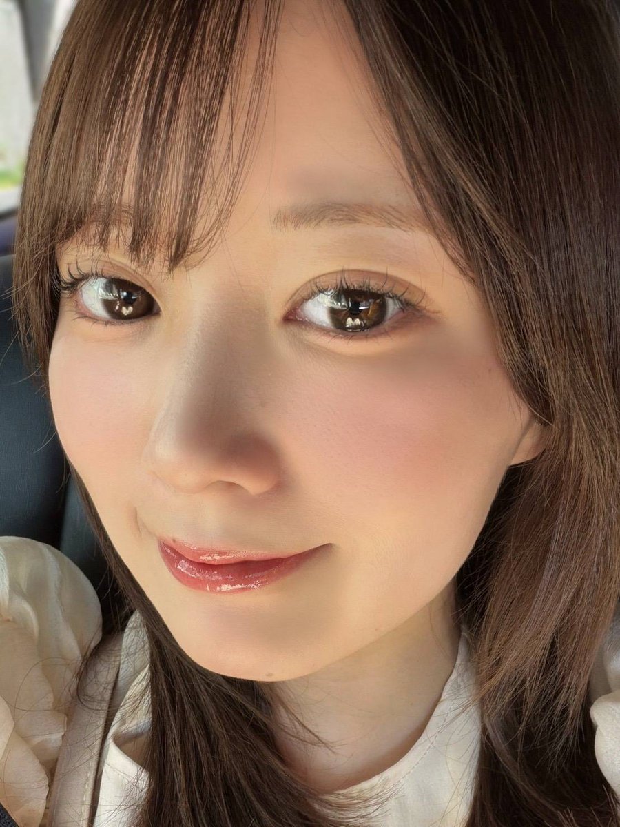148cm__biyoota's tweet photo. え、この2色混ぜるの可愛すぎる。低彩度ベージュ×ローズで血色感あるのにちゃんと陰影も出るの天才……。さすがイサベ様が作ったチーク。頬にふわっと入れるだけで一気に雰囲気出る🙂↕️🤎🌹 #PR #twoslashfour https://t.co/9D9wR7V1gY