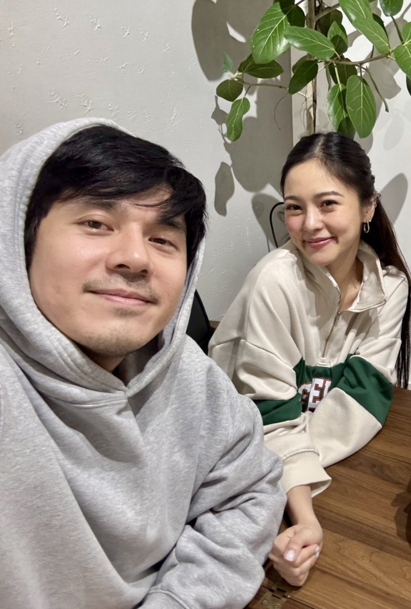 itsyourgirlhani's tweet photo. i miss these two so much :( https://t.co/i1CjuwNzLm