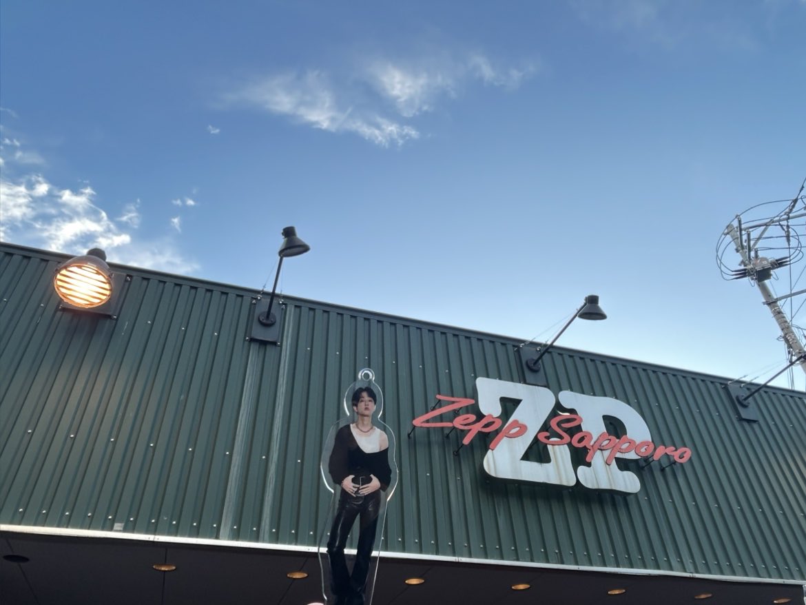 ROCK_TO_YOU69's tweet photo. 【#ROCK_FOR_YOU_LIVE_TOUR】

#横山裕 ソロツアー
[北海道] Zepp Sapporo

北海道の皆さまお待たせしました！！
Zepp Sapporo１日目、気合い入ってますか！
最高にアツいライブにしましょう！！　
　
✮予習！復習！
🎧 https://t.co/3bmITy2Rl9
🎸 https://t.co/ckeeqcuU3D

✮CDご購入はこちら💿
https://t.co/kgmUA2Kw7P

#ROCK_FOR_YOU
#ROCK_TO_YOU