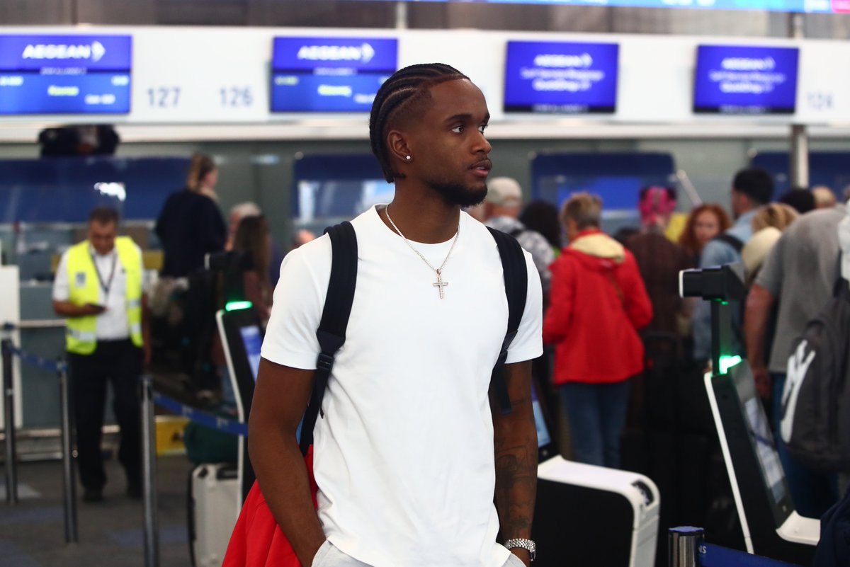 Olympiacos_BC's tweet photo. 🏆 A trophy last night, a flight this morning. In Piraeus, we’ve got a schedule to keep. 

✈️ Off to Kaunas!

📸 More photos ➡️ https://t.co/6UBAnuDkes

#OlympiacosBC #WeAreOlympiacos #TogetherWeFight https://t.co/u5Dhdh6MMG