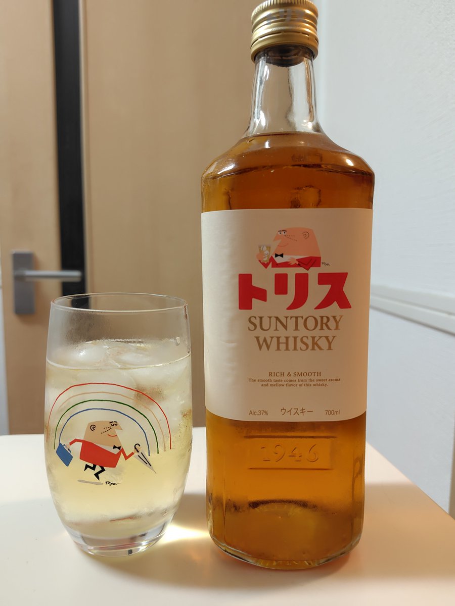 yu_skow32's tweet photo. トリスグラスget🥃
すぐ買っちゃうよね〜こうゆうの。 https://t.co/9iHQ4WL5z0