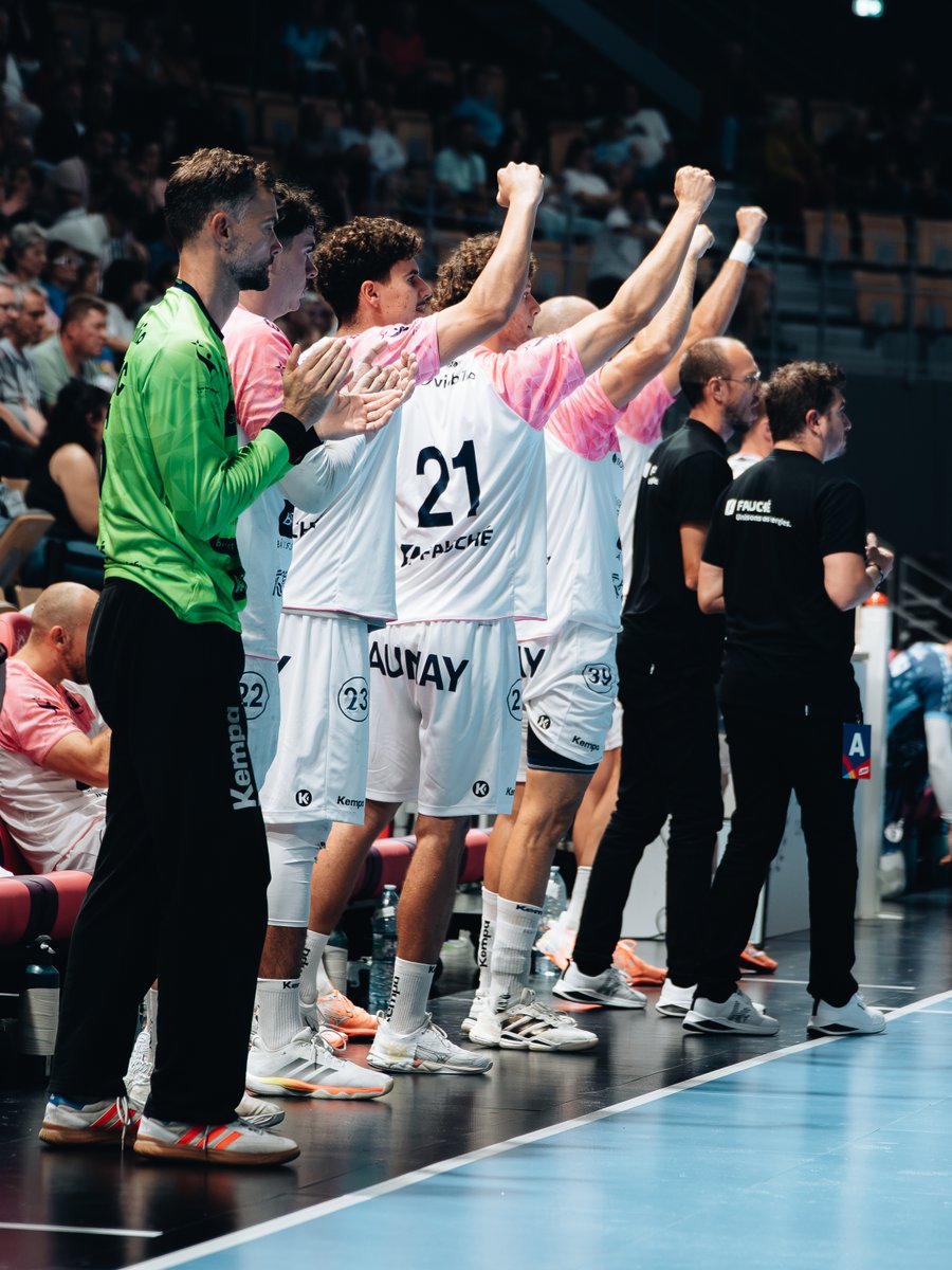 crmhb's tweet photo. 🫂 𝐓𝐨𝐮𝐬 𝐞𝐧𝐬𝐞𝐦𝐛𝐥𝐞.

On reste soudés, la saison continue samedi soir à la maison.

⚔️ Limoges, 20h30

#Irréductibles https://t.co/dy8LrxUA0R