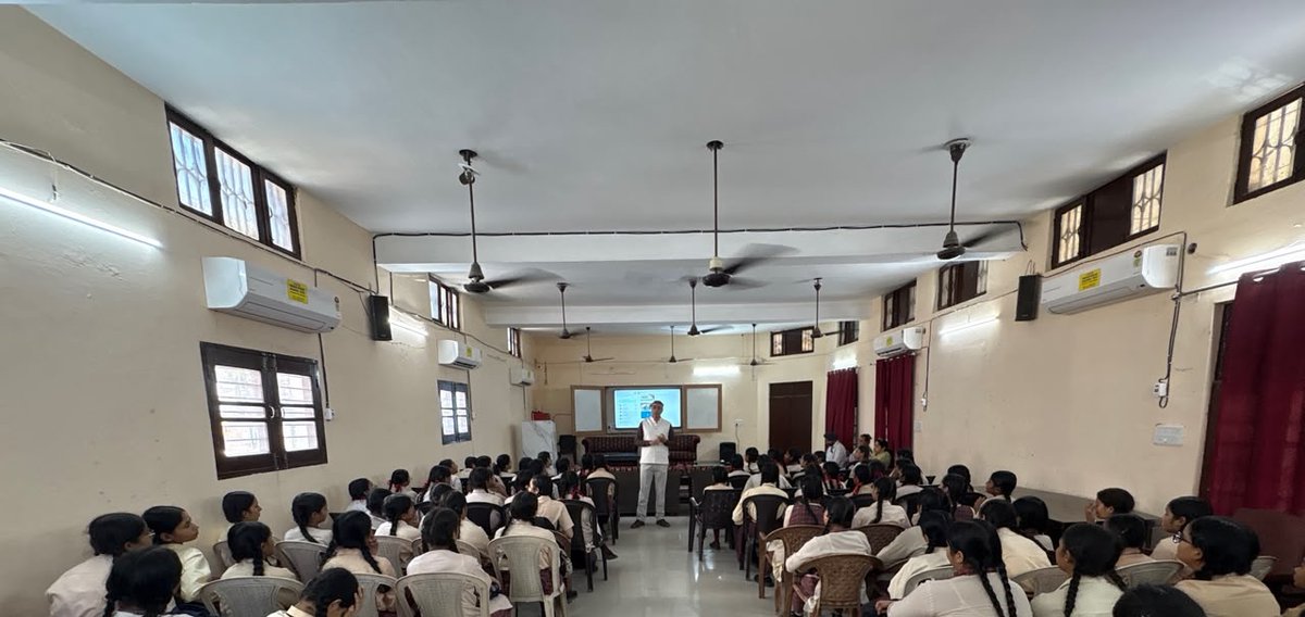 GnaUniversity's tweet photo. #GNAUniversity conducted an Expert Session on “Developing an Entrepreneurial Mindset and Skill Orientation” for the students of PM SHRI Government Senior Secondary School (Girls).

#DICE #PMShriSchools #EntrepreneurialMindset #Entrepreneurship #Innovation #SkillOrientation https://t.co/TRVLSsxx0X