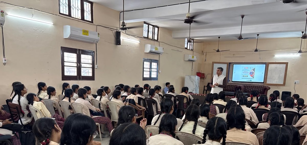 GnaUniversity's tweet photo. #GNAUniversity conducted an Expert Session on “Developing an Entrepreneurial Mindset and Skill Orientation” for the students of PM SHRI Government Senior Secondary School (Girls).

#DICE #PMShriSchools #EntrepreneurialMindset #Entrepreneurship #Innovation #SkillOrientation https://t.co/TRVLSsxx0X