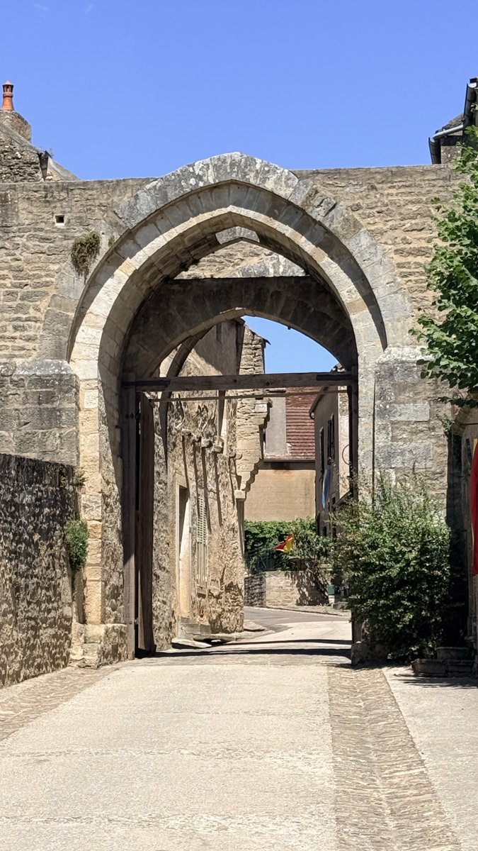 LPBVF's tweet photo. 🎉 Bienvenue à Marols (Loire) et Montréal (Yonne) parmi Les Plus Beaux Villages de France !
Ce samedi 26 septembre, les deux villages ont obtenu le vote favorable de la Commission Qualité et labélisation du réseau.
👉 https://t.co/py8oIDaE5y https://t.co/vibPYNzH29