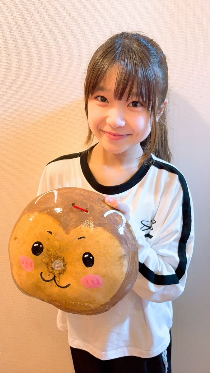 miori_2014's tweet photo. .
撮影会のご予約ありがとうございました🩷
すぐ埋まってしまいましたが予約取れましたか😭❓
修学旅行で作ったふくべ細工が届いたよ🐵🩷

#スタマガ #みおり https://t.co/c3eVu2G1WR