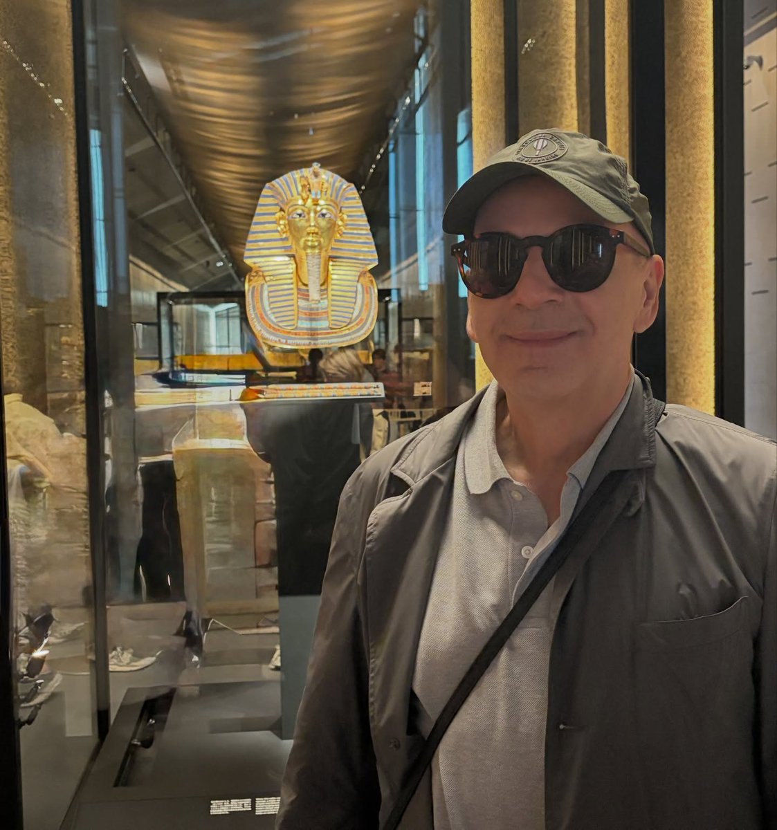 Chiaymvtg's tweet photo. TUTANKHAMUN AND I #18anos #hppic #travellovers #wanderlust https://t.co/72L5H0ZA9b