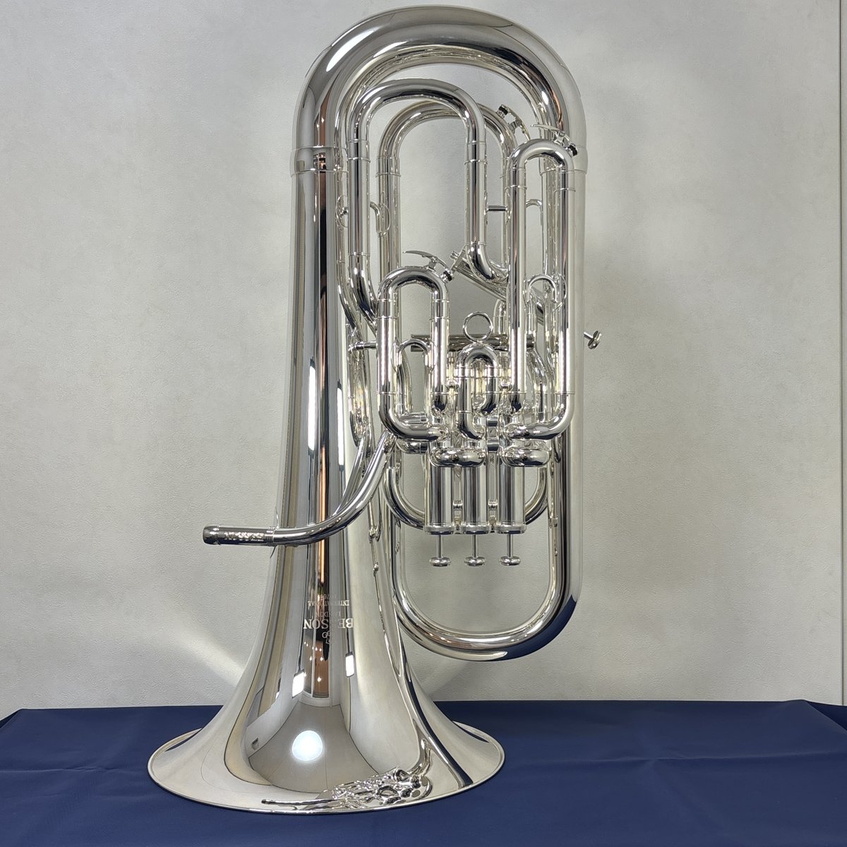 shima_noritake's tweet photo. ~名古屋則武新町店の金管楽器紹介~
BESSON INTERNATIONAL BE767-2-0J
#BESSON の本格仕様を凝縮したモデル
【INTERNATIONAL BE767】
群を抜く存在感を誇るサウンドをより身近に!
当店では管楽器フェア実施中!
試奏できます♪
#吹奏楽部 #島村楽器 #ユーフォニアム
https://t.co/Fb5srTWx9J https://t.co/k4B3N8SzsL