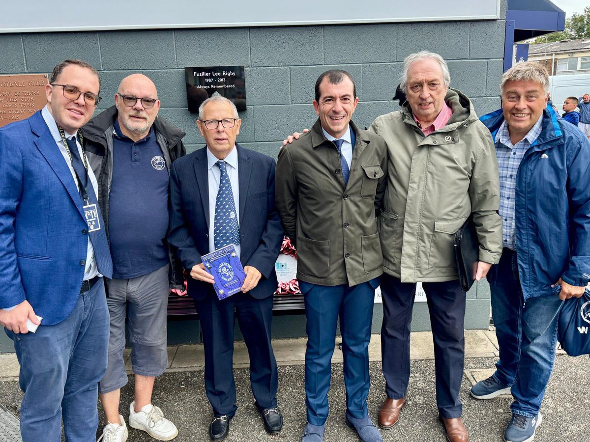 Millwall_MCT's tweet photo. 👊 #Millwall fans trio honours Dr. William Murray-Leslie and visits his final resting place on the 75th anniversary since his passing.

👉 Read more: https://t.co/Zdc5GOjVlj

#1Club1Community #WiggettGroup https://t.co/0PYxsExiWa