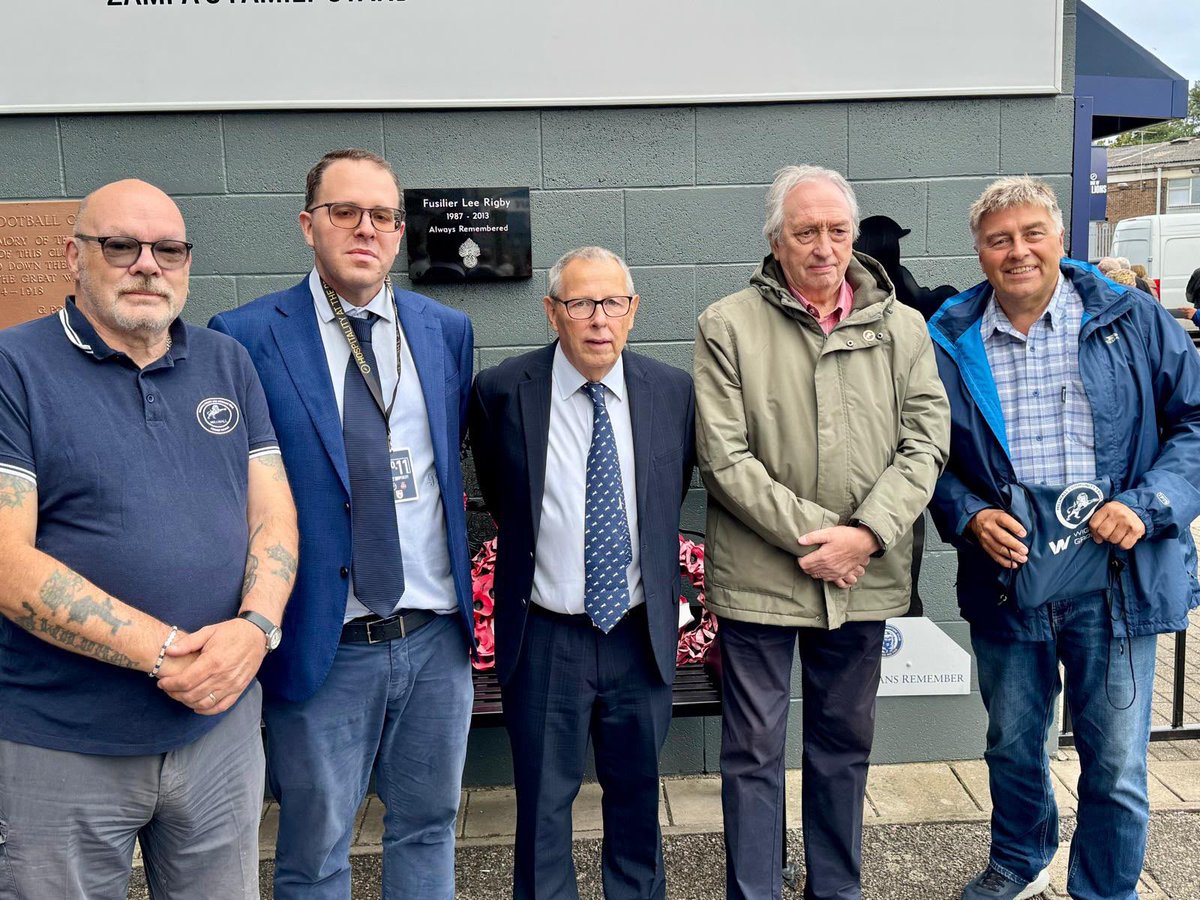 Millwall_MCT's tweet photo. 👊 #Millwall fans trio honours Dr. William Murray-Leslie and visits his final resting place on the 75th anniversary since his passing.

👉 Read more: https://t.co/Zdc5GOjVlj

#1Club1Community #WiggettGroup https://t.co/0PYxsExiWa
