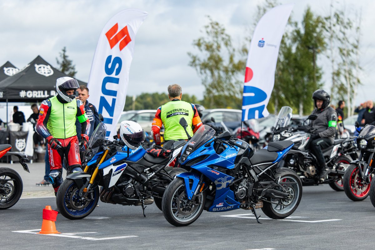 PolskaSuzuki's tweet photo. Wspólnie z PKO Leasing, JC Group i Suzuki Moto Szkoła pożegnaliśmy sezon motocyklowy 2026 #PKOLeasing #JCGroup #SuzukiMotoSzkola
Dziękujemy naszym partnerom. Spotykamy się wiosną 2027
#moto #suzuki #autodrom #Słomczyn https://t.co/krdg8Hsu9J