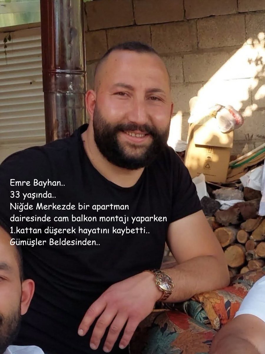 isigmeclisi's tweet photo. Emre Bayhan..
33 yaşında..
Niğde Merkezde bir apartman dairesinde cam balkon montajı yaparken 1.kattan düşerek yaralandı..
Üç gündür tedavi gördüğü hastanede hayatını kaybetti..
Gümüşler Beldesinden.. https://t.co/KOLL8WbdI4
