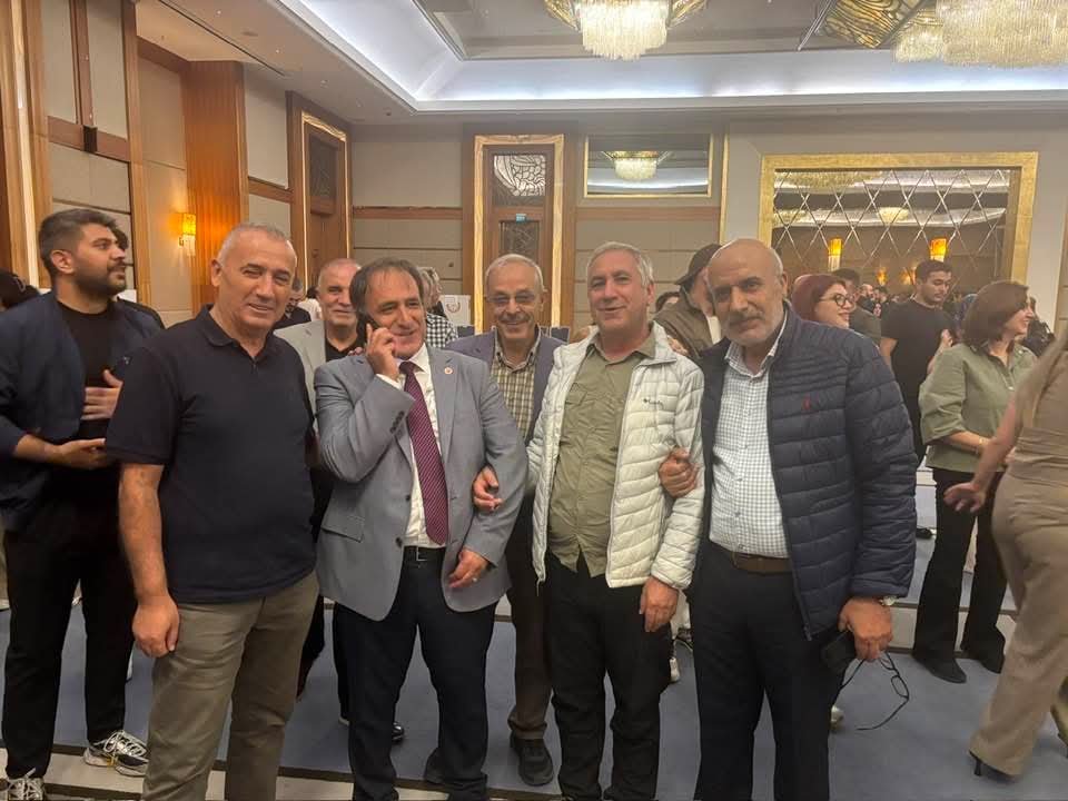 cakan4450's tweet photo. Kıymetli müdürüm, meslektaşım Ahmet Yavuz Karaca  yapılan seçimde İstanbul Veteriner Hekimler Odası Başkanlığına seçilmiştir. Tebrik ediyor üstün başarılar diliyorum. https://t.co/oWdW6rkMmi