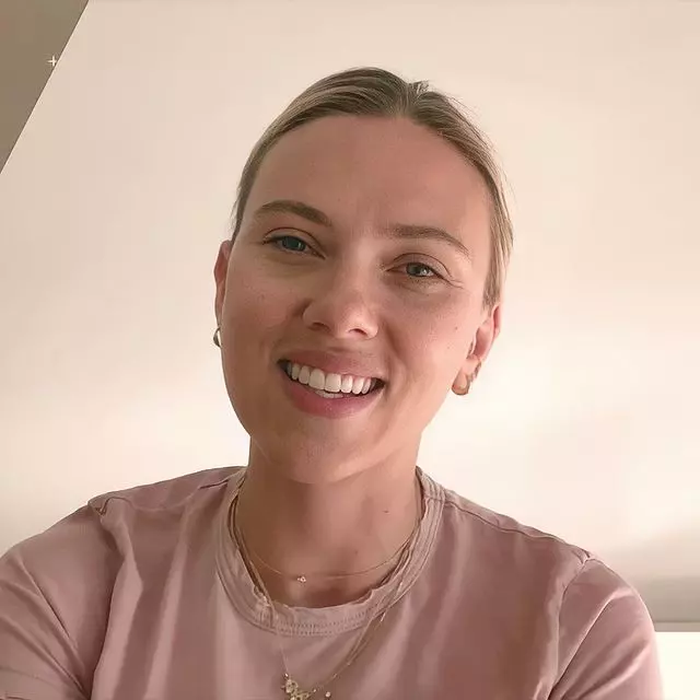 AzaeliYt's tweet photo. @KtheConquest @yggsadrill wrong, though  she is 41, im allergic to makeup, i have a girlfriend,  and this is litterally her in her 30's (estimated i dont have an exact date) with little to no (ok probably some) makeup.  Its called a beauty standard, There is a difference between looking young and childish https://t.co/FD5KmmJ4mA