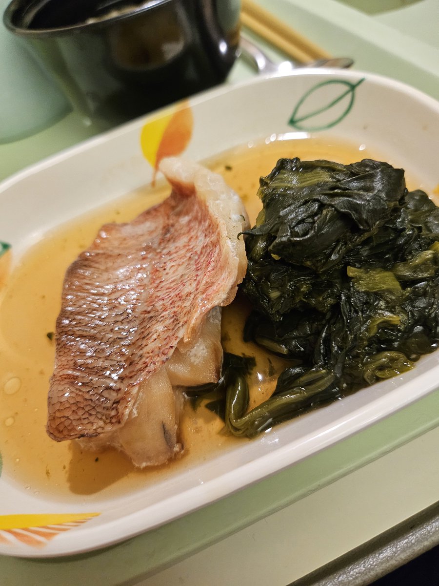 RokiMayu's tweet photo. 明日の退院が決まりました。
なんと病院最後の晩餐が赤魚の煮付けです…単３電池生活になってしまうのでは…((( ；ﾟДﾟ))) https://t.co/lQpOAdhAO6
