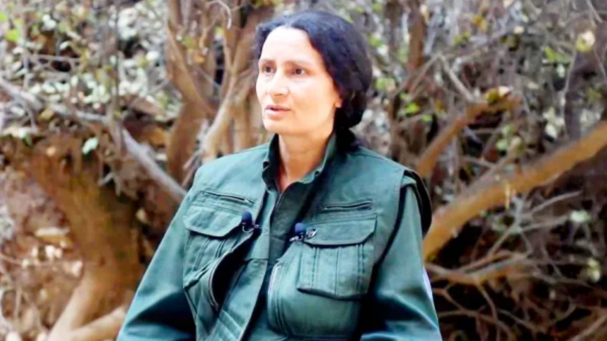 Jiyanm9fb's tweet photo. KCK Yürütme Konseyi Eşbaşkanı Besê Hozat, uzun bir aranın ardından bugün Medya Haber TV’nin özel programına konuk oluyor. Hozat, Barış ve Demokratik Toplum Süreci ve güncel gelişmeleri değerlendirecek. Program Amed saatiyle 20.00, Brüksel saatiyle 19.00. https://t.co/xOrnoZFiSV