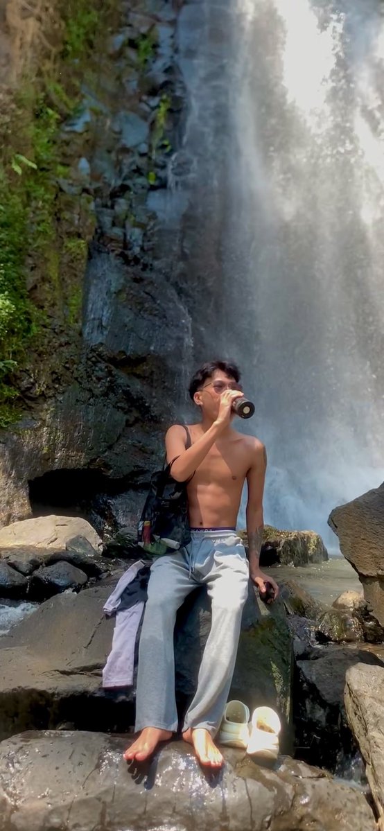 hadalhadul's tweet photo. pose candid💦📸 #gaybandung https://t.co/BpG6JTUzaG