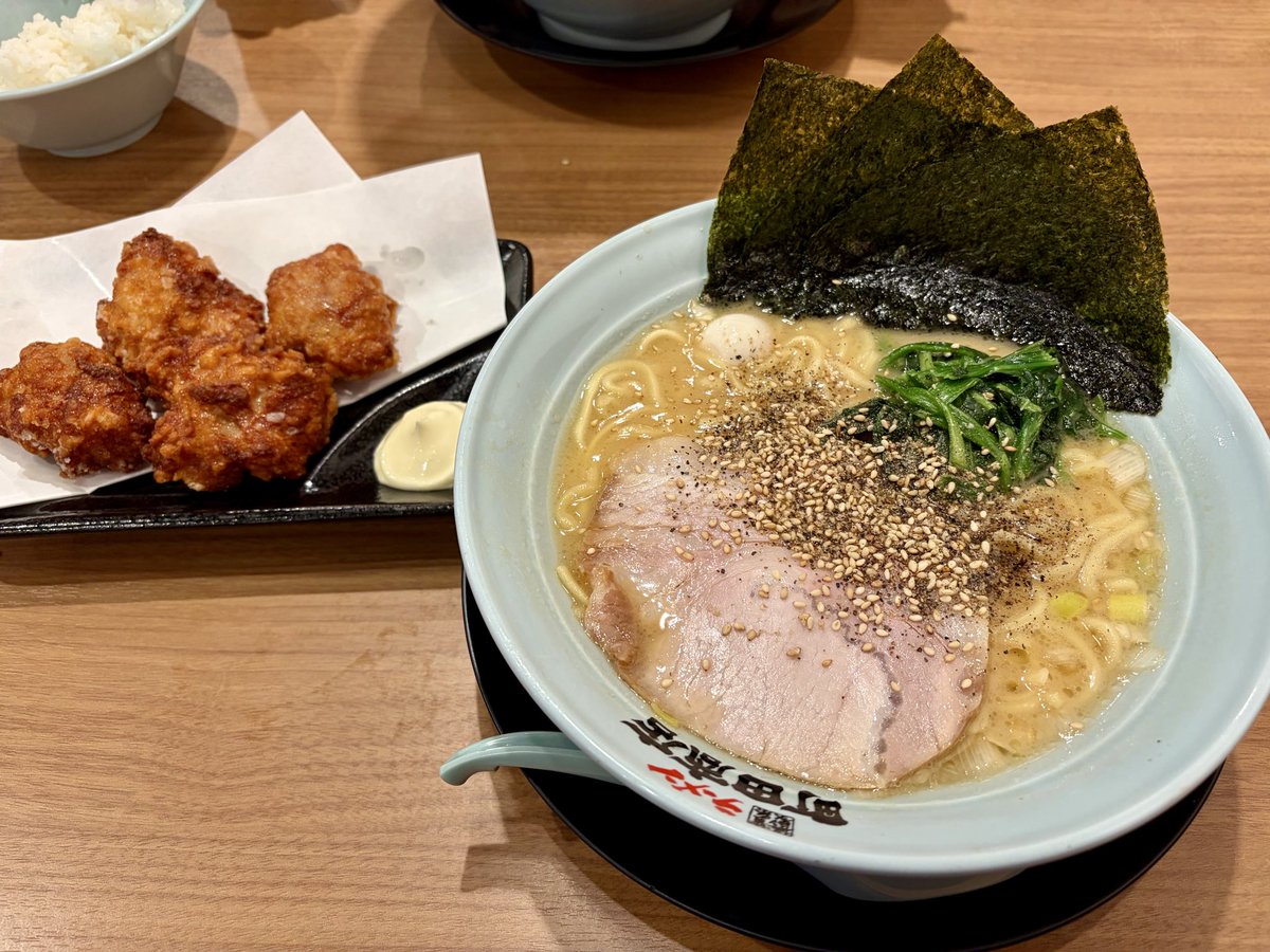 nebaru47's tweet photo. 今日のお昼ごはんは町田商店 https://t.co/UPWqT7oEvS