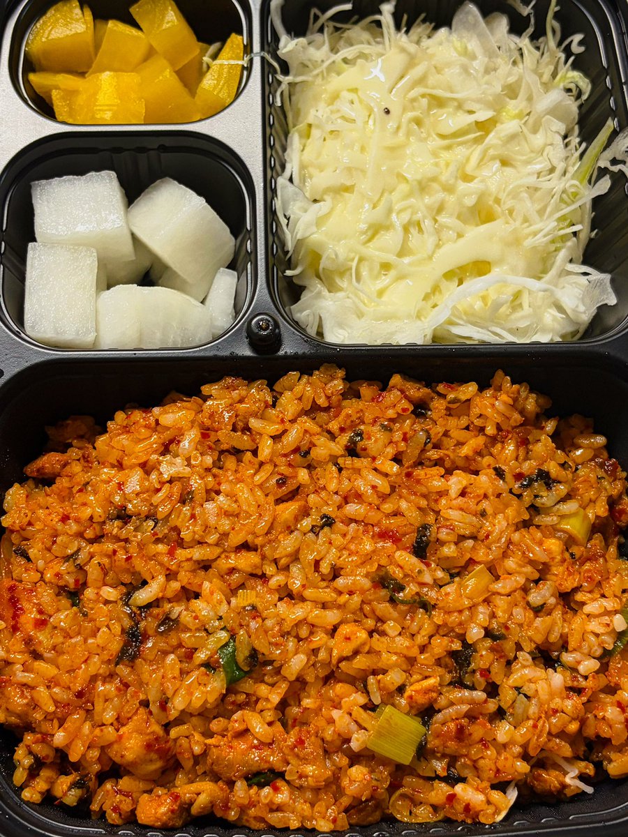 dontstarvegari's tweet photo. 닭갈비 시켜먹었어욤 ㅎ ㅎ
당연히 볶음밥도 같이 시켰어요!! https://t.co/epEgMXmVQG
