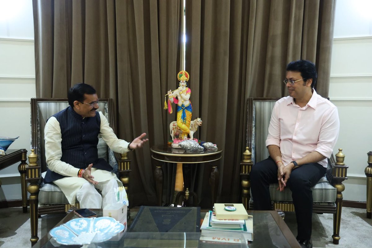 vdsharmabjp's tweet photo. आज दिल्ली में भाजपा के राष्ट्रीय महासचिव, त्रिपुरा के पूर्व मुख्यमंत्री एवं @BJP4MP के नवनियुक्त प्रभारी श्री @BjpBiplab के निवास पहुंचकर सौजन्य भेंट की।

इस अवसर पर उन्हें नवीन दायित्व की शुभकामनाएं दीं। https://t.co/I6bOQvqz1l