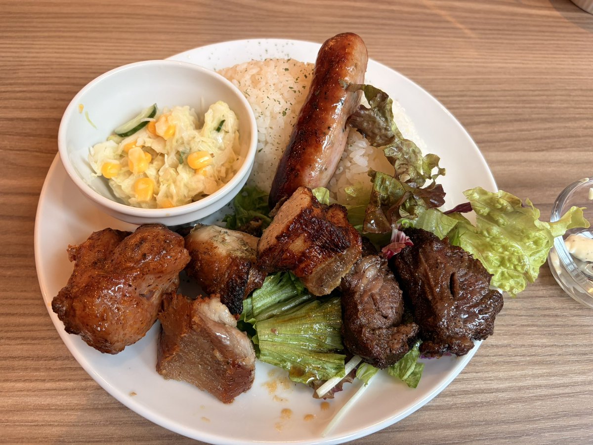 sksk0660's tweet photo. 今日のお昼…🍖 https://t.co/5ycIqHR5WF