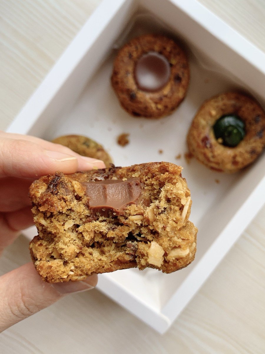 e7773_868's tweet photo. Just got extra homemade chocolate chip cookies from my next-door neighbor—love how our small street feels like one big sweet family! https://t.co/cZz6kGqcf5