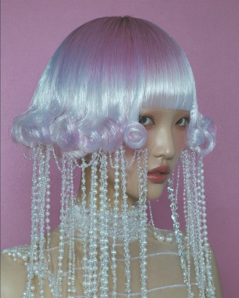 sophiaevaa_'s tweet photo. dreamy lavender hair with pearl and crystal strands https://t.co/4WfMcbfDzG
