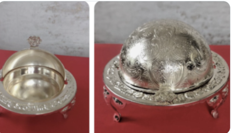InessaW29's tweet photo. https://t.co/0EaUvO8EQc
Stylish Gift VINTAGE GLOBE DISH Dome shaped Rotating Lid UK
#StylePalette #dining #jewellery #English #gifts #vintage #collector #eBay #Presents #Birthday #Oldies #Gorgojeros #necklace #oldcouple #curiosidades #BoxOfficeSultan https://t.co/zmvfcQnRdE