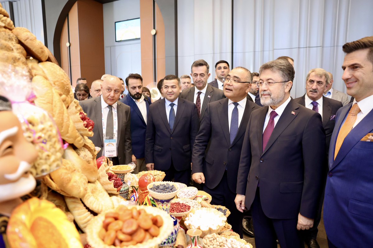 ibrahimyumakli's tweet photo. 🇹🇷🇺🇿 IAOM (Uluslararası Operatif Değirmenciler Birliği) Avrasya Konferansı'nın açılışını gerçekleştirdik.

🌍 İklim krizinden jeopolitik risklere kadar tarımın geleceğini şekillendiren kritik süreçlerde, Türkiye olarak güçlü altyapımız, tecrübemiz ve dinamik sektörümüzle küresel gıda zincirinde yön belirleyici olmaya devam edeceğiz.

🤝 Küresel un ve değirmencilik sektörünün kalbinin attığı bu buluşmanın ülkelerimiz, üreticilerimiz ve tüm paydaşlar için hayırlı olmasını diliyorum.

📍 Özbekistan