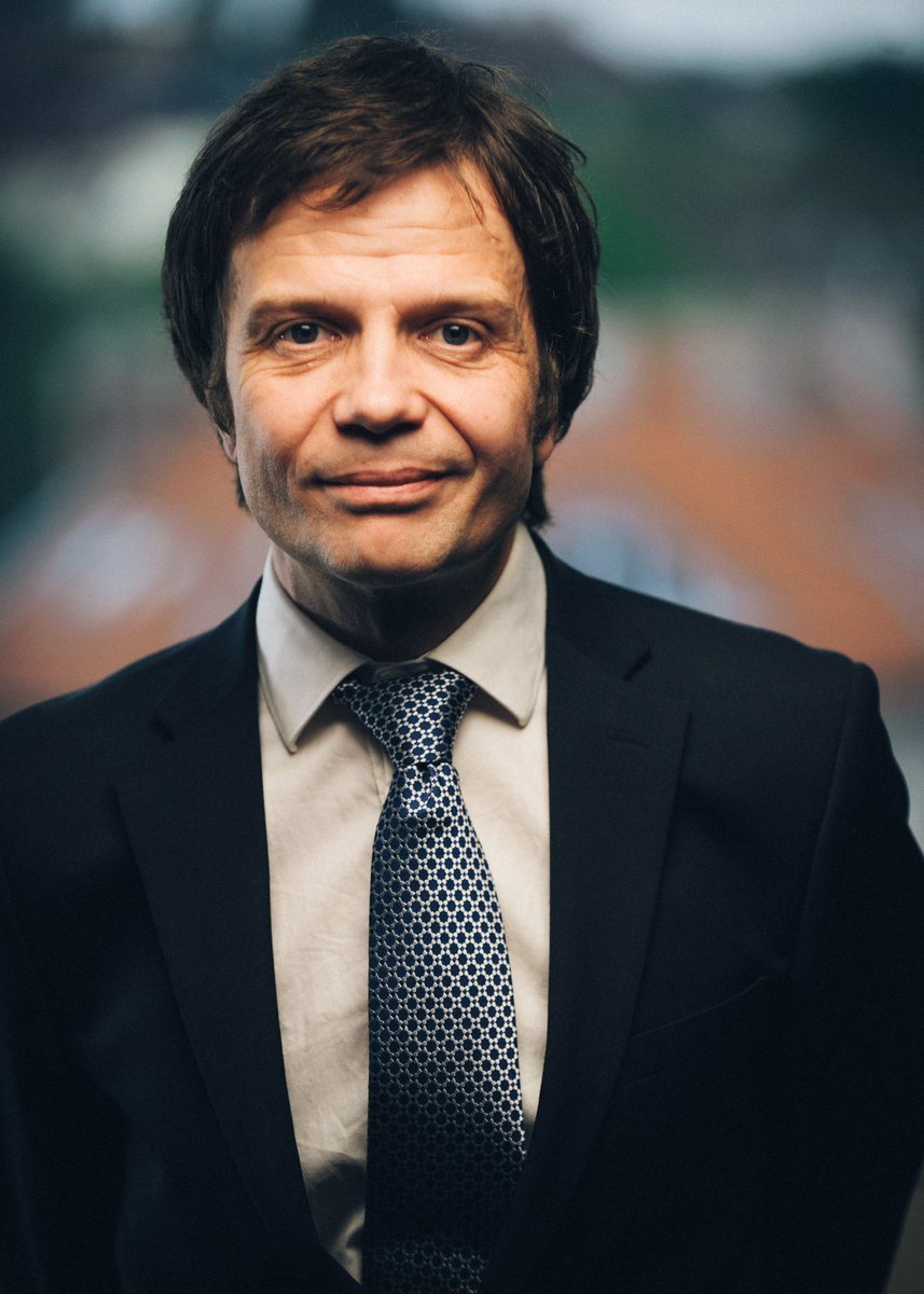 CsabaAttilaNag's tweet photo. Ez a lény áll a kreált NKA-ügy mögött, és a születetten kretén, alkoholista, drogfüggő molnáráron.
Az az emberi civilizáció vége, amikor rossz ripacsok politikust játszhatnak. 
Így lesznek a politikusok is csak rossz ripacsok.
És amit senki sem vizsgált: ¿pintérbékáék MIÉRT kaptak támogatást az NKA-tól? 
Legyen ez tanulság a jövőre: ¡AZ ELLENSÉGET SOHA, A LEGKISEBB MÉRTÉKBEN SEM SZABAD TÁMOGATNI!
¡Az ellenséggel nincs alku! Ezt minden túsztárgyaló tudja. A mi liberalizmussal megfertőzött egykori kultúra-irányítóink ezt NEM tudták.
¡Ki a liberálisokkal a kultúrából!

Ui:
nézzük meg, ¿mi volt a csepürágókról a rómaiak véleménye…? 
A helyzet nem változott azóta sem.
