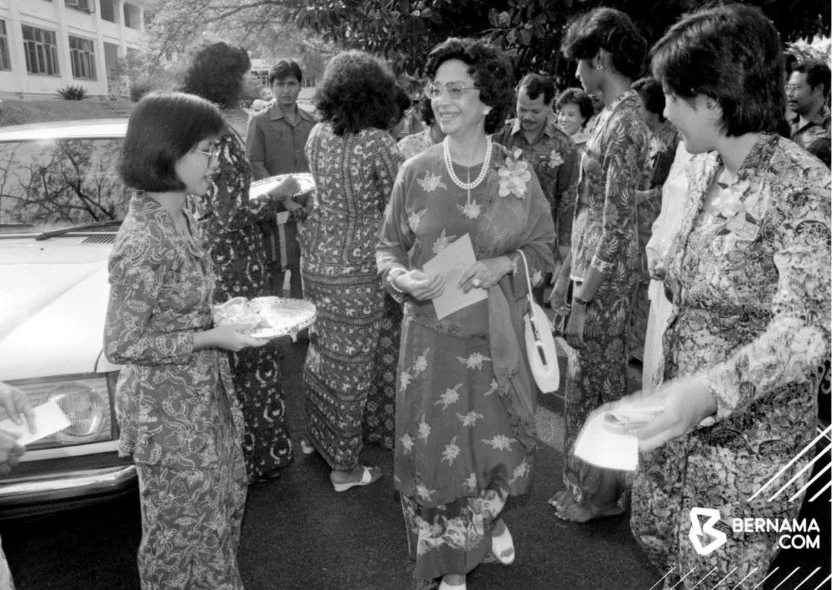 bernamadotcom's tweet photo. Long before she became known as the woman beside a Prime Minister, a young Hasmah Mohd Ali of Klang dreamt of becoming a journalist.

But life took her down a different path, and the young lady who would eventually become known as Tun Dr Siti Hasmah would instead go on to make history herself.

She died at the age of 100, leaving behind a legacy deeply rooted in Malaysia’s rural communities. She was not only a devoted spouse, but a pioneering doctor who helped transform public health.

Medicine wasn't her first love, but it became her life's masterpiece. In 1947, she entered Singapore’s King Edward VII College of Medicine as the only Malay woman among a largely male student body.
