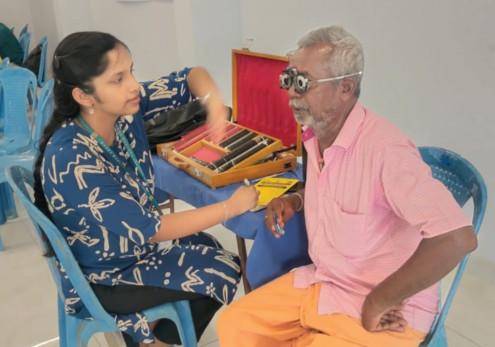 SMmcri's tweet photo. 27-09-2026 ஞாயிற்றுக்கிழமை, மாதா உயர் சிறப்பு மருத்துவமனை மற்றும் ஸ்ரீபெரும்புதூர் வியாபாரிகள் நல சங்கம் இணைந்து நடத்திய இலவச கண் மற்றும் பொது மருத்துவ முகாம்! இம்முகாமில் பங்கு பெற்ற அனைவருக்கும் நன்றியை தெரிவித்துக்கொள்கிறோம்.
#MMCRI #MadhaMedicalCollege #MadhaHospital https://t.co/GDgOqHegAT