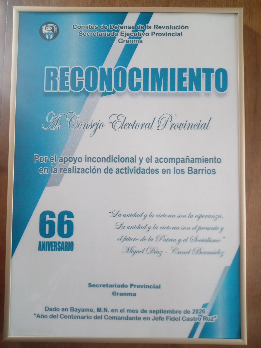 CEPGranma's tweet photo. Yunier Ramírez Quiala, coordinador provincial de los CDR, reconoció de manera especial al órgano electoral de la provincia de #Granma por su labor y compromiso con la participación ciudadana y el fortalecimiento del sistema electoral. https://t.co/9A7krMKEsb