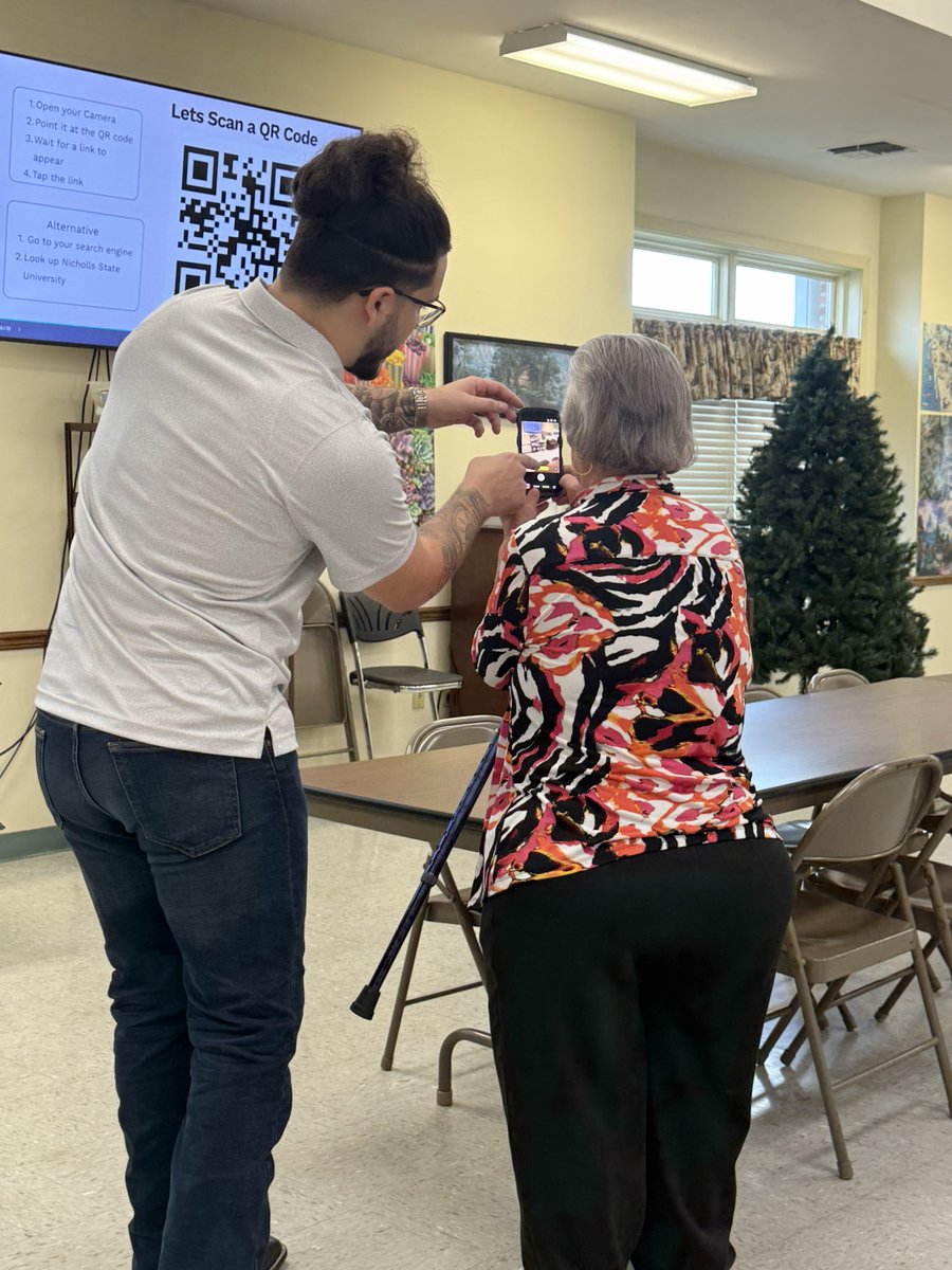 ulsystem's tweet photo. Through an @ATT Digital Literacy Grant, our students are helping community members build confidence with technology while developing leadership skills of their own. We’re grateful to AT&amp;T for investing in our students and communities! #DigitalLiteracy https://t.co/MzD5bHCYGM