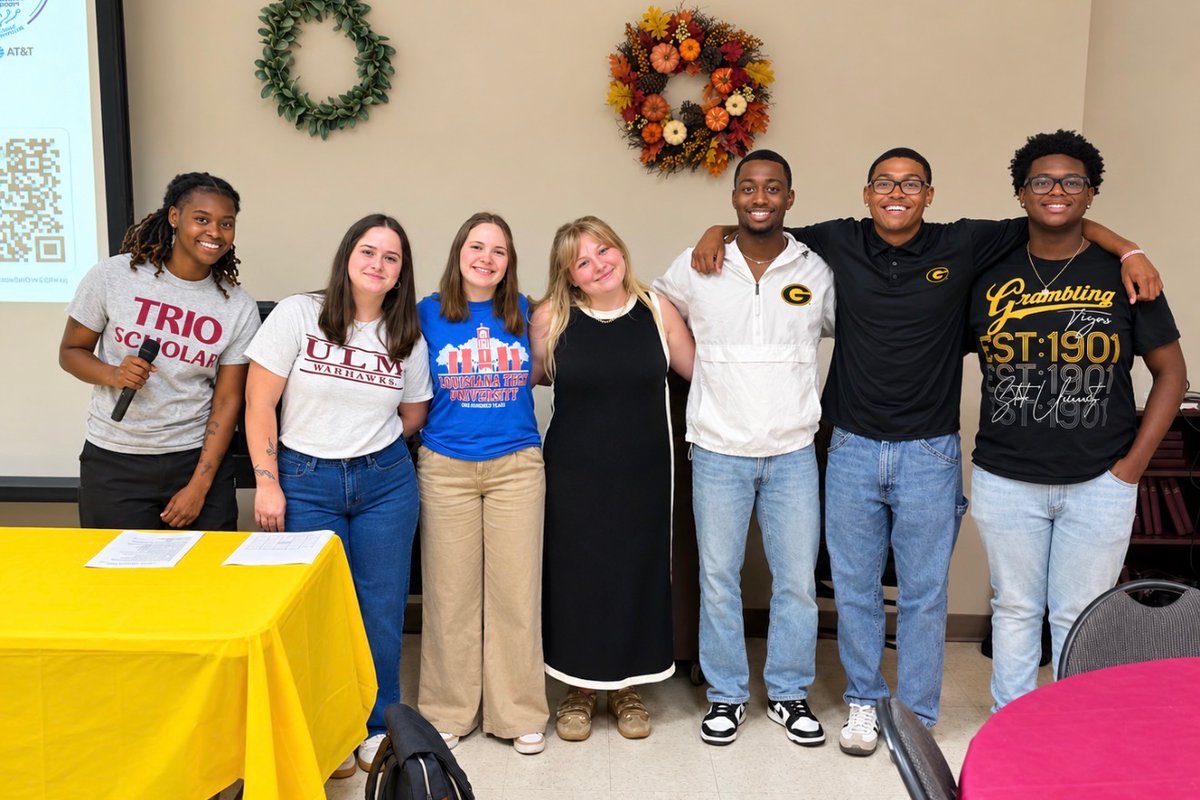 ulsystem's tweet photo. Through an @ATT Digital Literacy Grant, our students are helping community members build confidence with technology while developing leadership skills of their own. We’re grateful to AT&amp;T for investing in our students and communities! #DigitalLiteracy https://t.co/MzD5bHCYGM