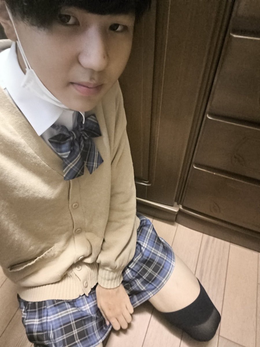 Assh01ejap's tweet photo. 架っさんのこの写真に似てる友達いて架っさんじゃ全然抜けねぇぞこれw https://t.co/hZ1srysiQG