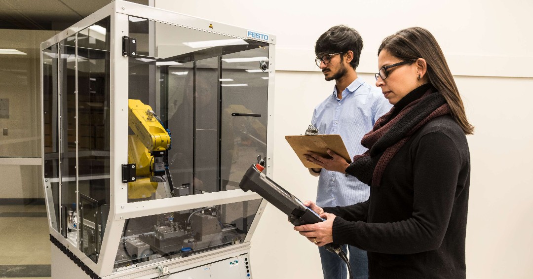 Congratulations to @AlgonquinColleg and the Ontario Professional Engineers Foundation for Education on this important partnership!
The $50,000 donation will have a direct impact on Algonquin’s Bachelor of Engineering (Automation and Robotics Engineering) (BEARE) program,