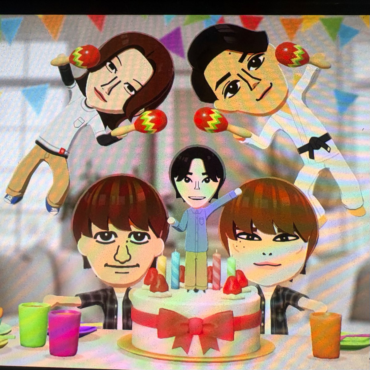 adachukiss's tweet photo. トモコレで作った阿達くんをケーキにしてもらったんだけどシュールでお気に入り🤭💘コチラ、ちまこな❤️🩵💚🩷にお祝いしてもらったけ💙の様子です🤟🏻✨️(どう頑張っても末ちゃん似なかったごめんね🙄💤)
改めて阿達くんお誕生日おめでとう！だいすきだよ(👍🏻ᴖ ·̫ ᴖ )👍🏻⭐️ https://t.co/SfWnw465Pc