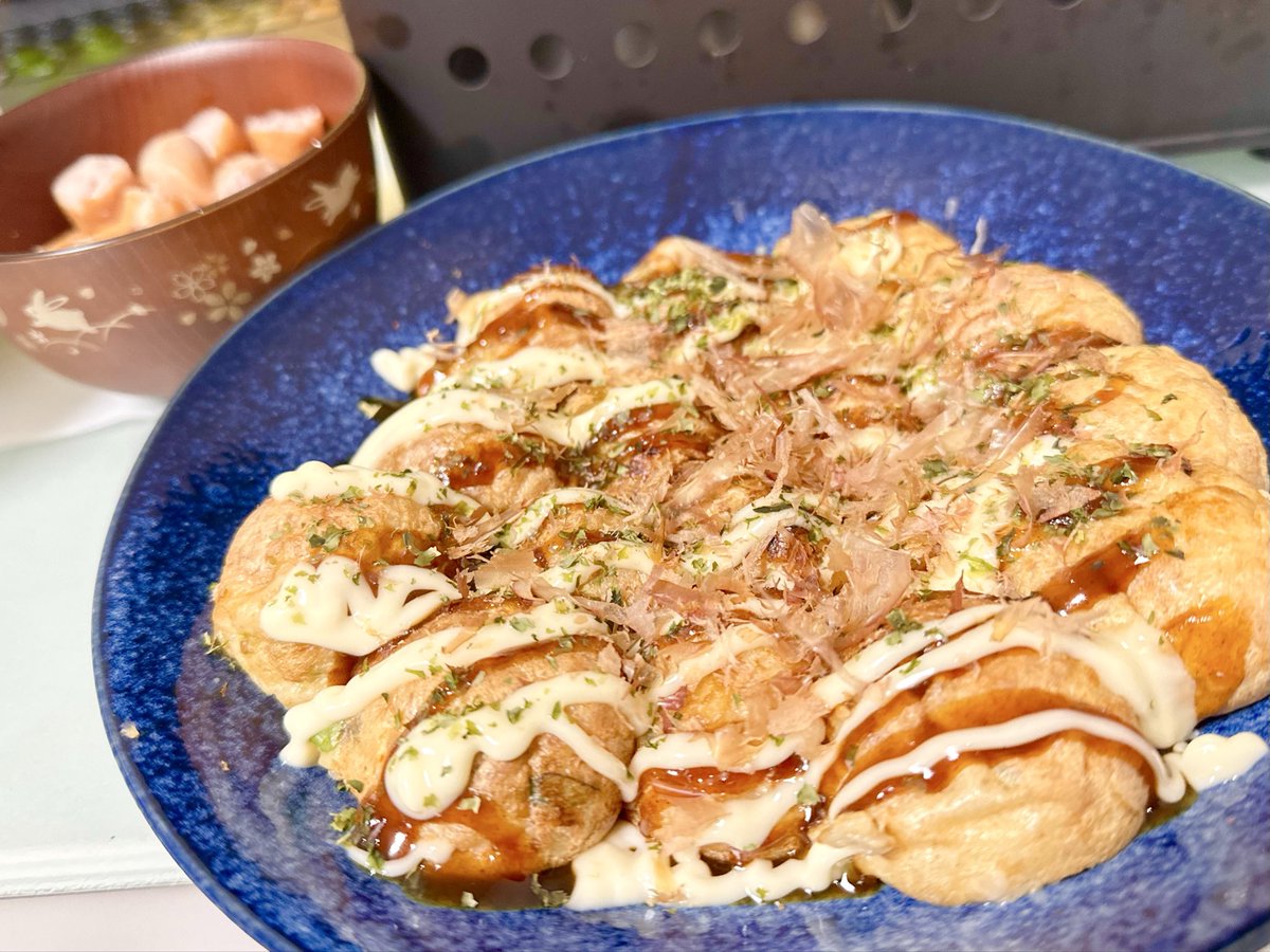 breakangelS's tweet photo. 主人の焼くたこ焼きが世界で一番美味しいです！！！！！🐙🐼💯💯💯
ふわとろっうンまい！！！！！ https://t.co/Uzv1W0RG0Y